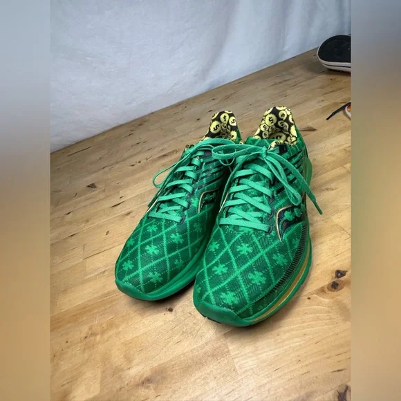 NIB Rare Men’s Limited Edition Shamrock Saucony
Kinvara 12 Sneakers Saucony Shamrock | eBay main image 3